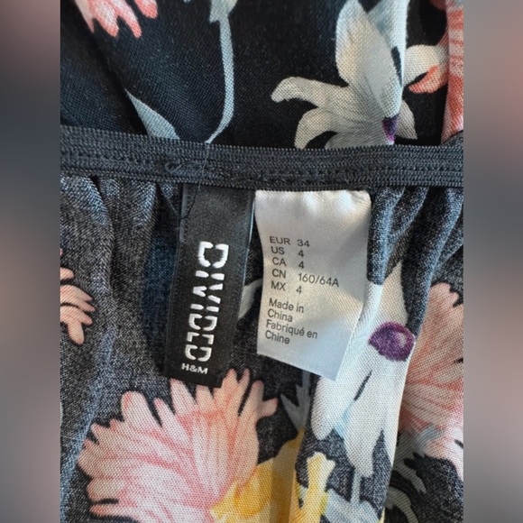 H&M Divided Floral Strapless Romper | Size 4 - Picture 4 of 5